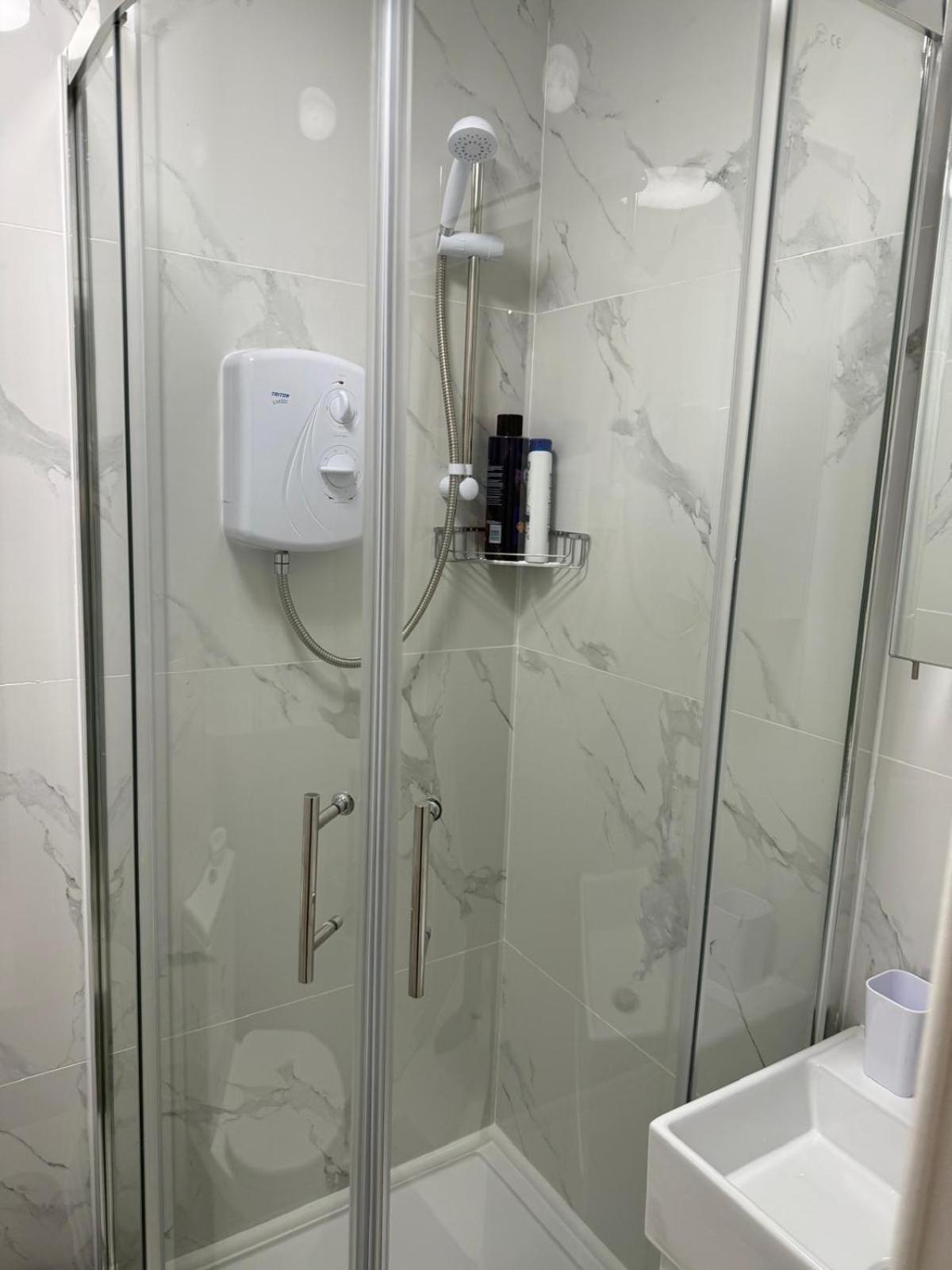 Luxury In Victoria, 7 Minutes Walk To Victoria Station, 4 Privatunterkunft London
